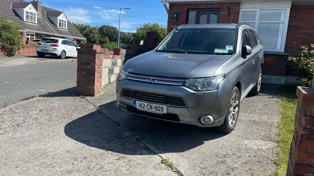 Mitsubishi Outlander SUV - Image 2