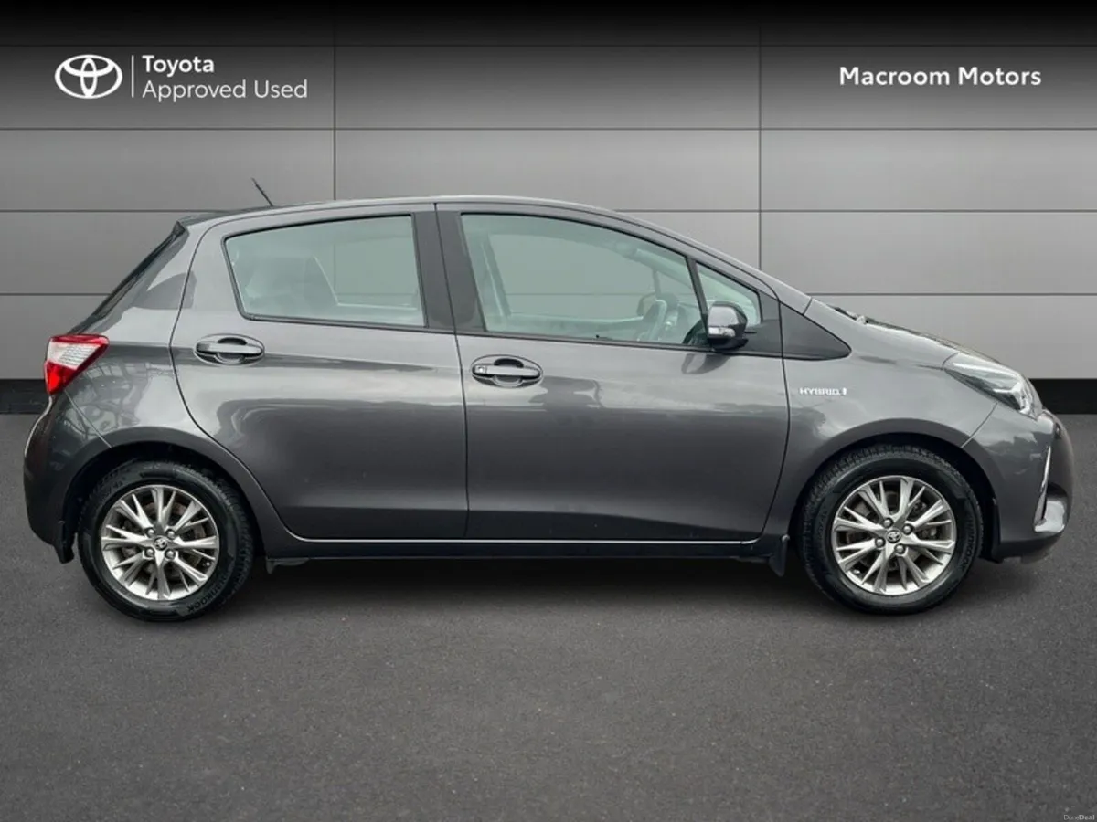 Toyota Yaris YARIS HYBRID 5DR LUNA - Image 3