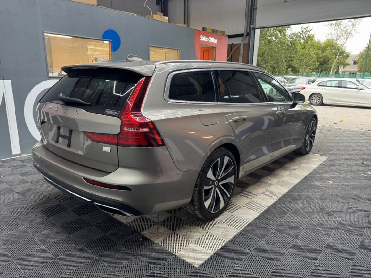 Volvo V60 2021 VOLVO V60 4wd RECHARGE PLUG-IN HYBR - Image 3