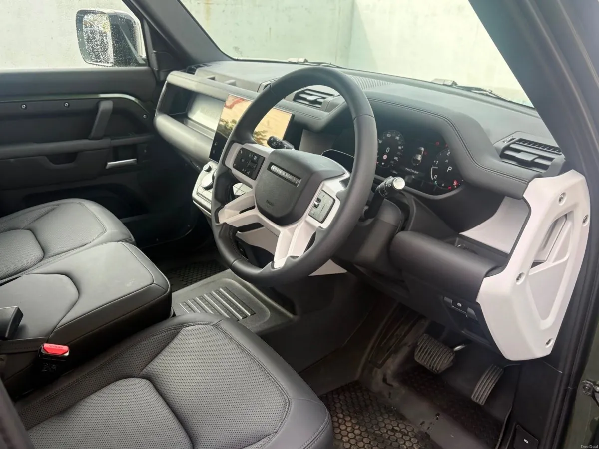 Land Rover Defender 110 3.0D / X-Dynamic SE / Comm - Image 6
