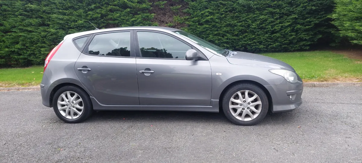 Hyundai i30 2011 - Image 2