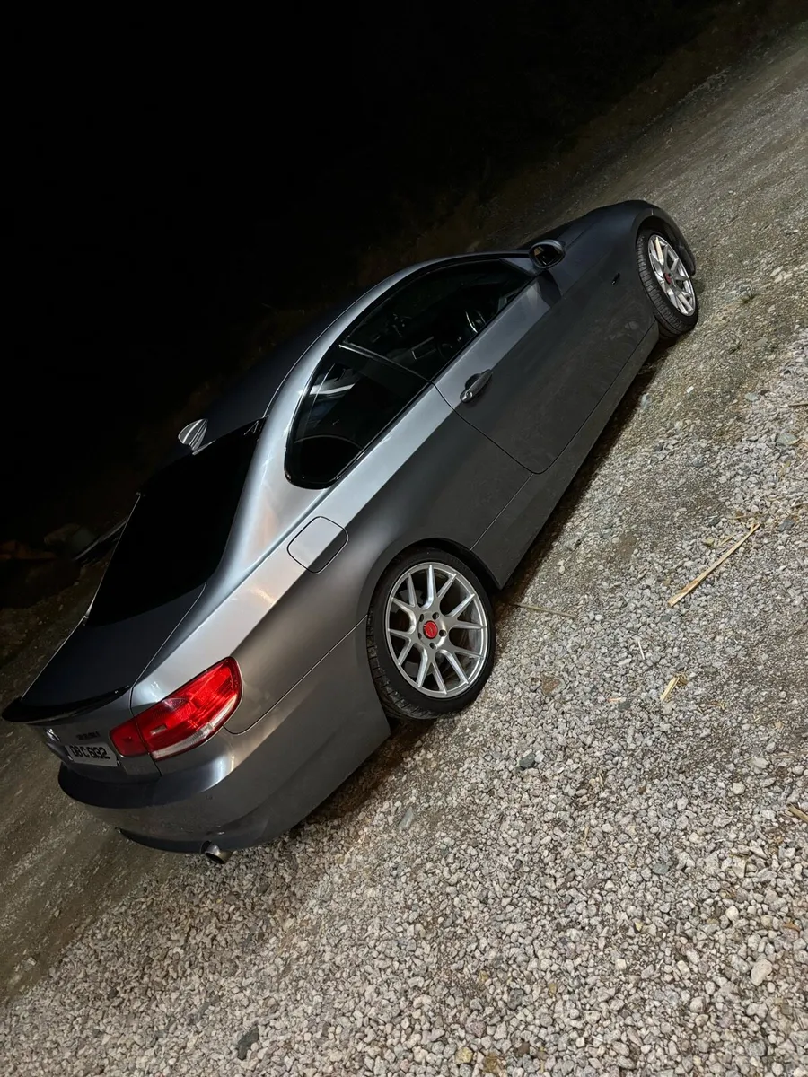 BMW 335i 2008 - Image 1