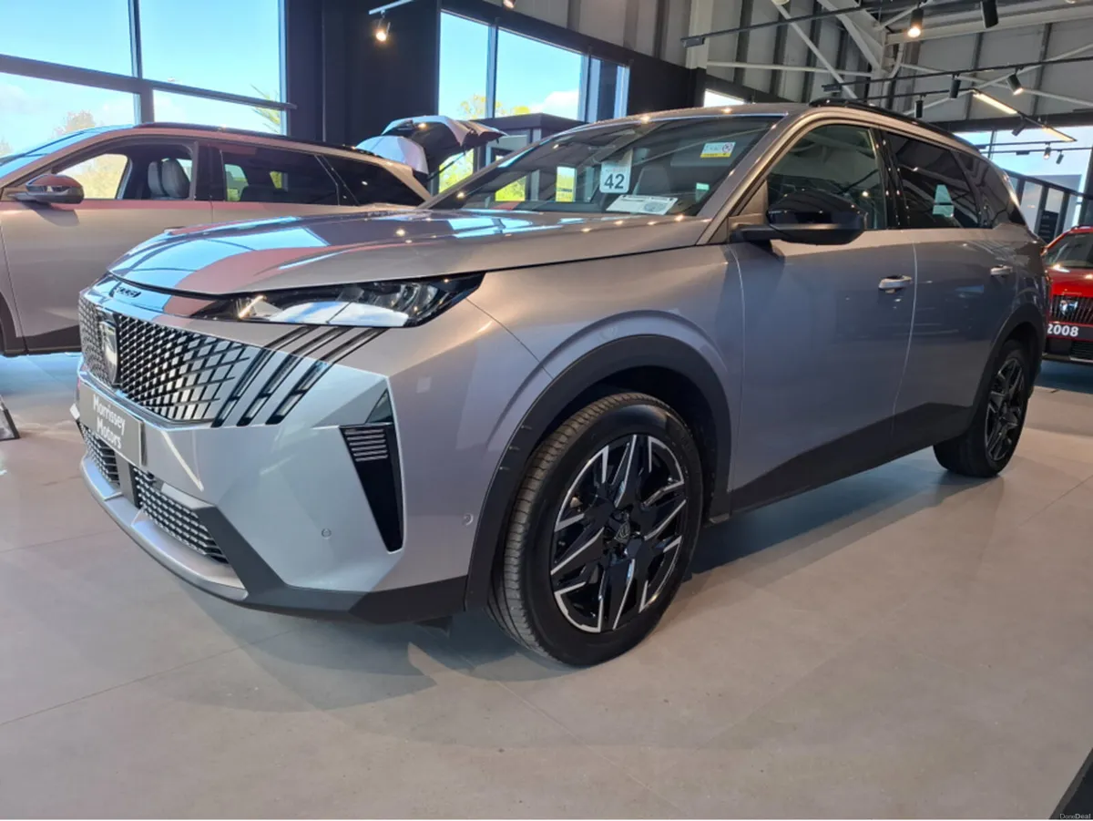 Peugeot 5008 *NEW MODEL / 7 SEATER - ALLURE 73KWH - Image 3