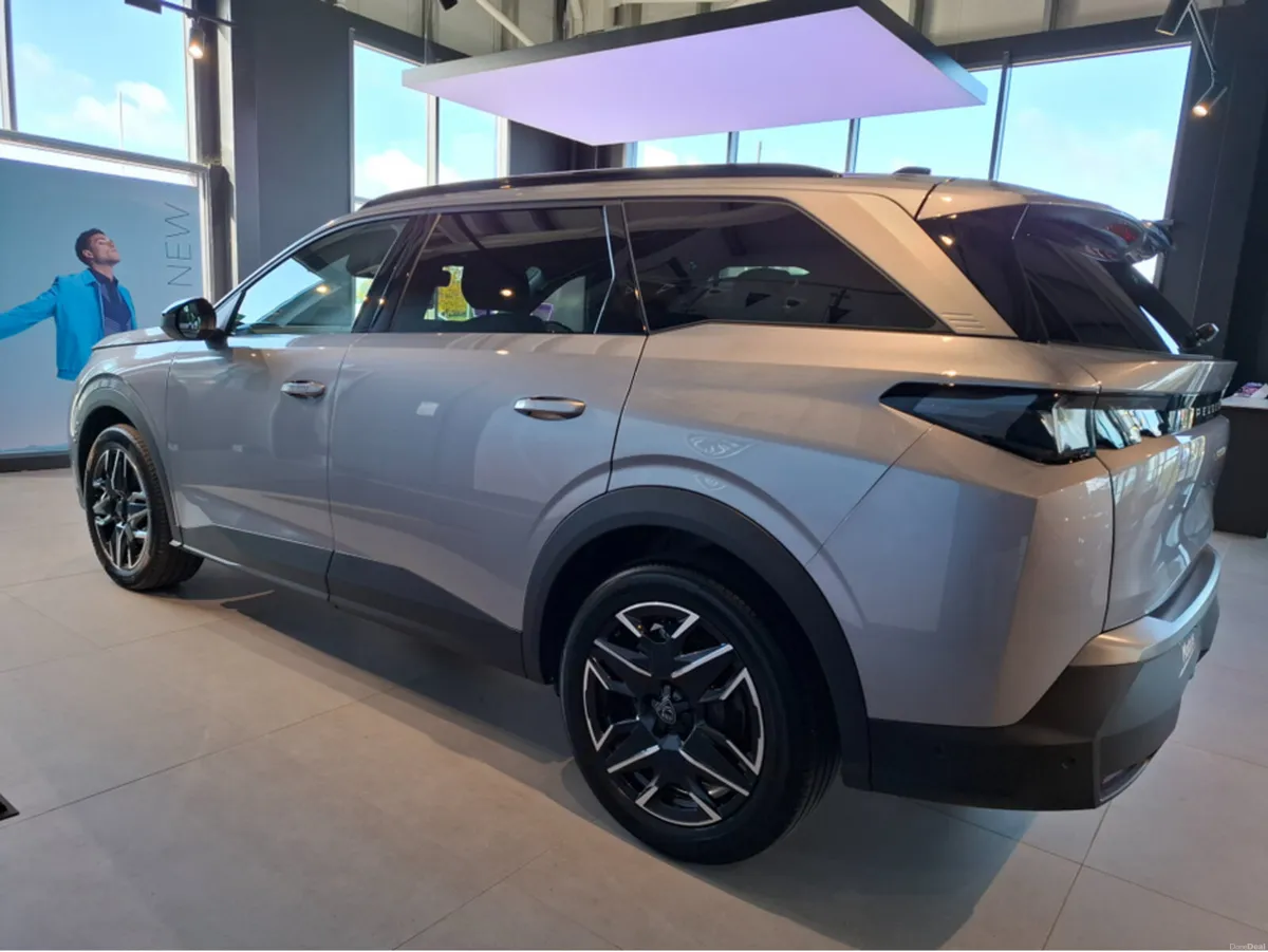 Peugeot 5008 *NEW MODEL / 7 SEATER - ALLURE 73KWH - Image 4