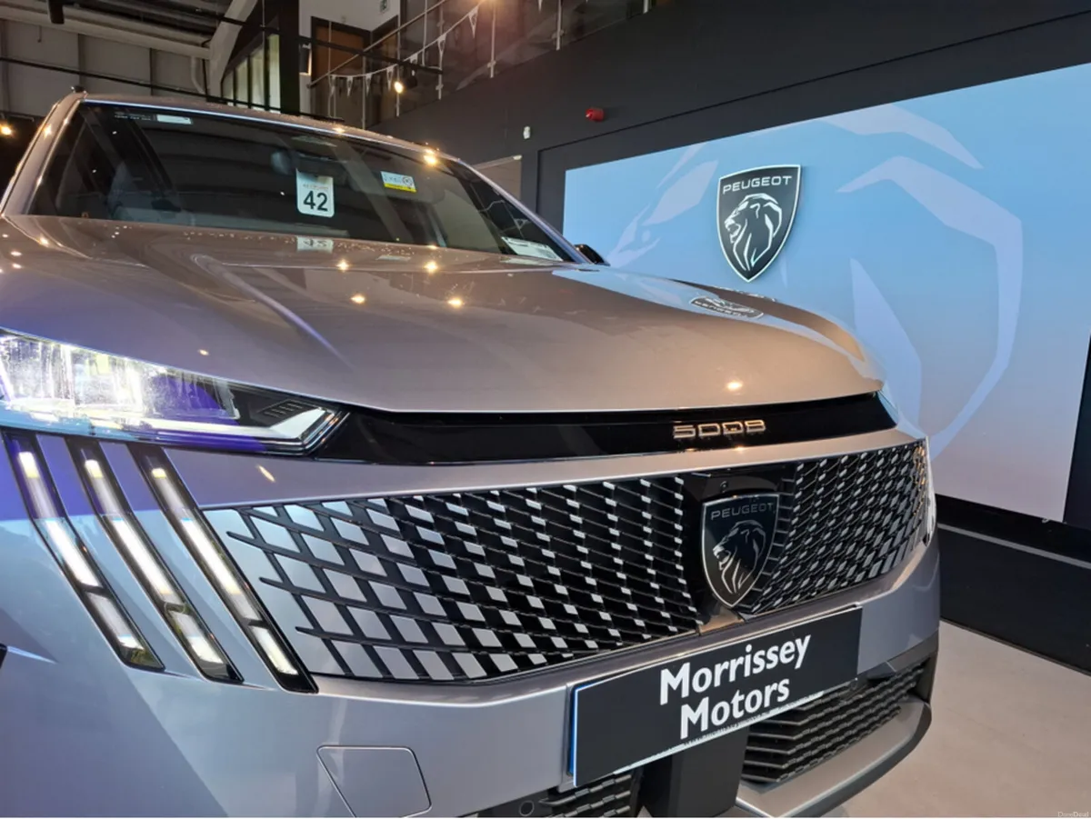 Peugeot 5008 *NEW MODEL / 7 SEATER - ALLURE 73KWH - Image 6