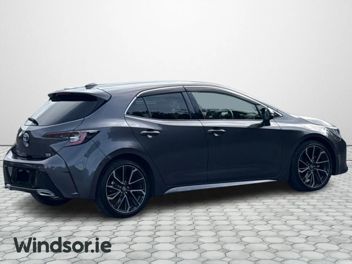 Toyota Corolla 1.8 HYBRID - Image 2
