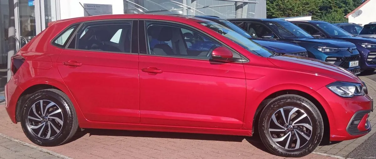 Volkswagen Polo Life 1.0 TSI 95HP **REAR VIEW CAME - Image 2