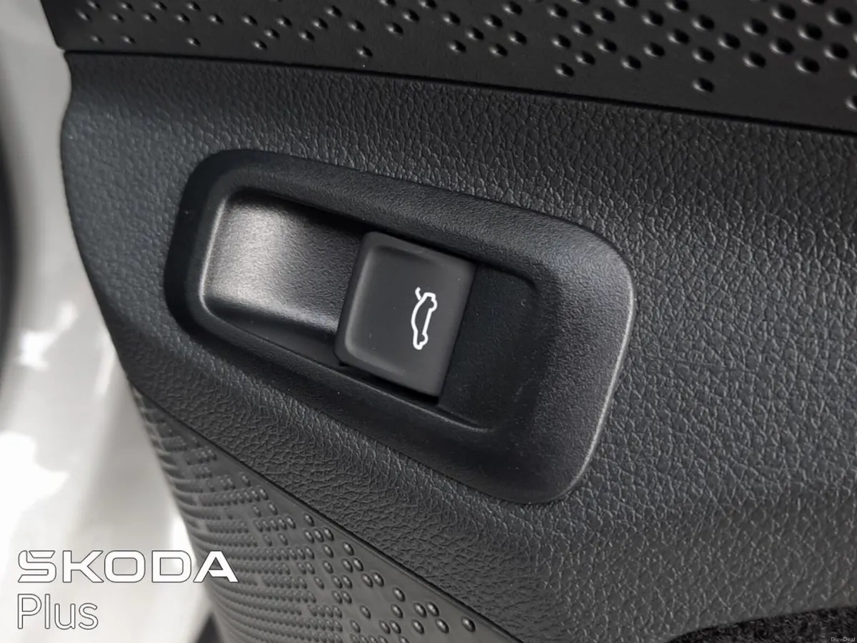 Skoda Elroq **BIG BATTERY iV 85**RARE COLOR CONCEP - Image 4