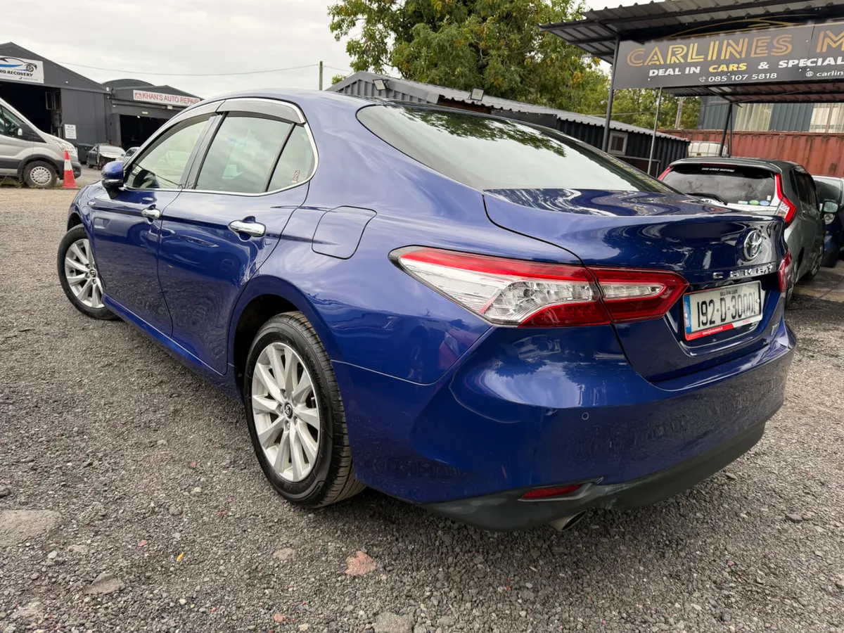 Toyota Camry Automatic Hybrid - Image 4
