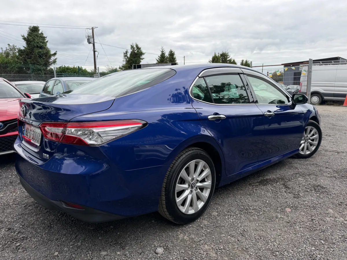 Toyota Camry Automatic Hybrid - Image 3