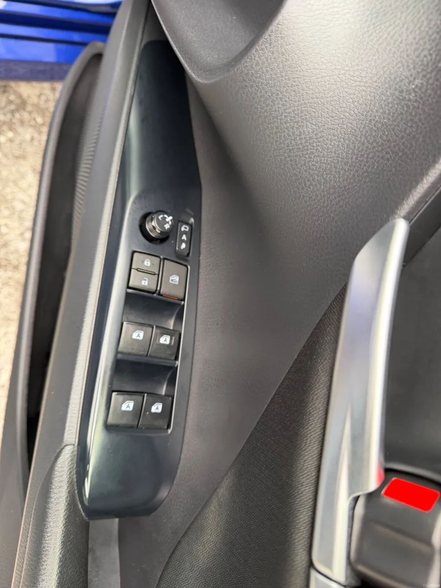 Toyota Camry Automatic Hybrid - Image 6