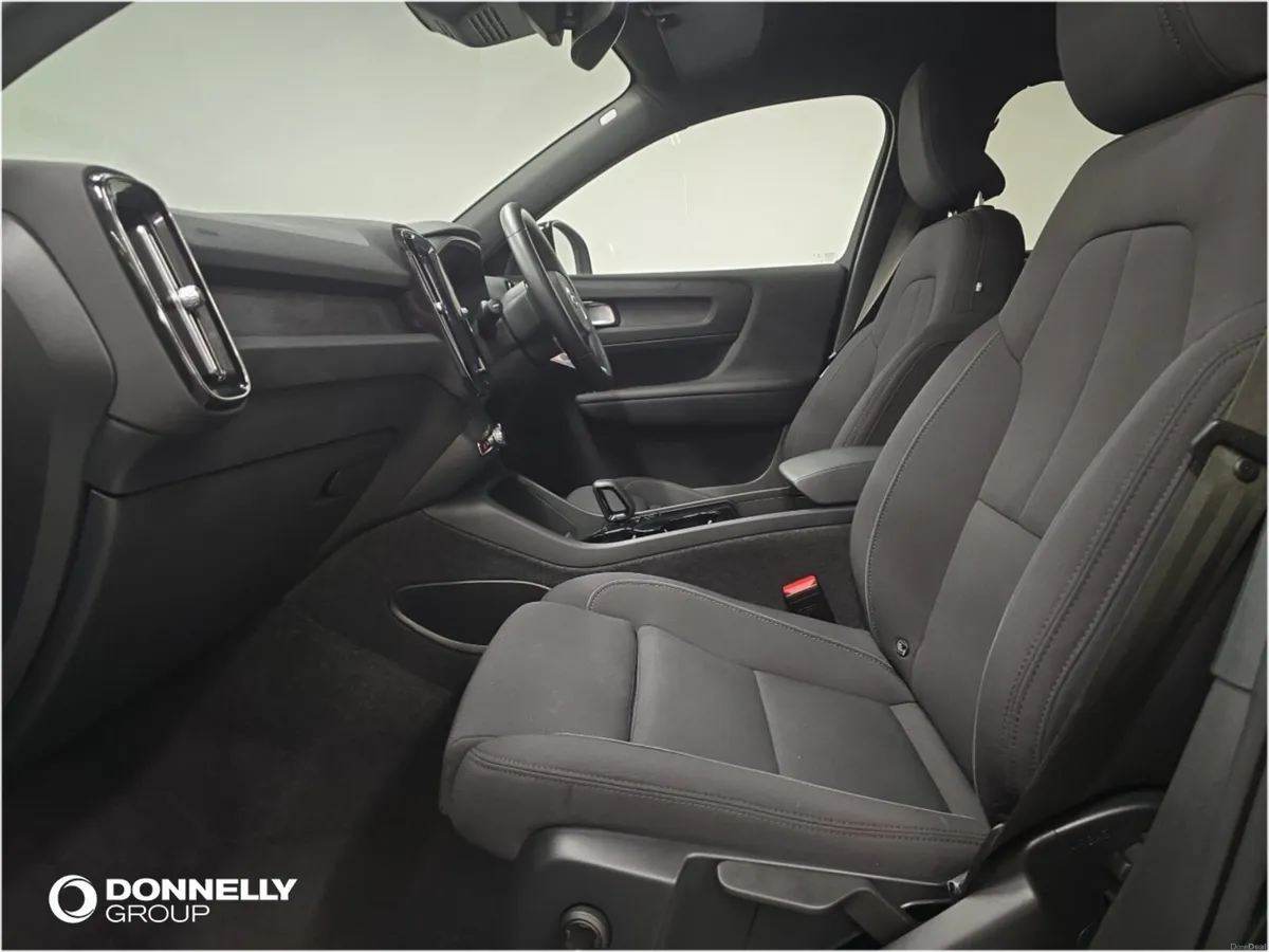 Volvo XC40 170kW Recharge Core 69kWh 5dr Auto - Image 4
