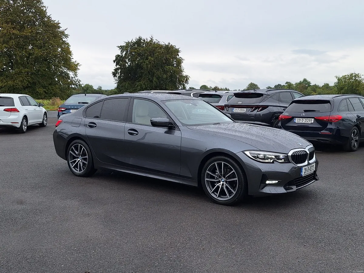 BMW 3-Series Sport Automatic *Low KM/BMW History - Image 1