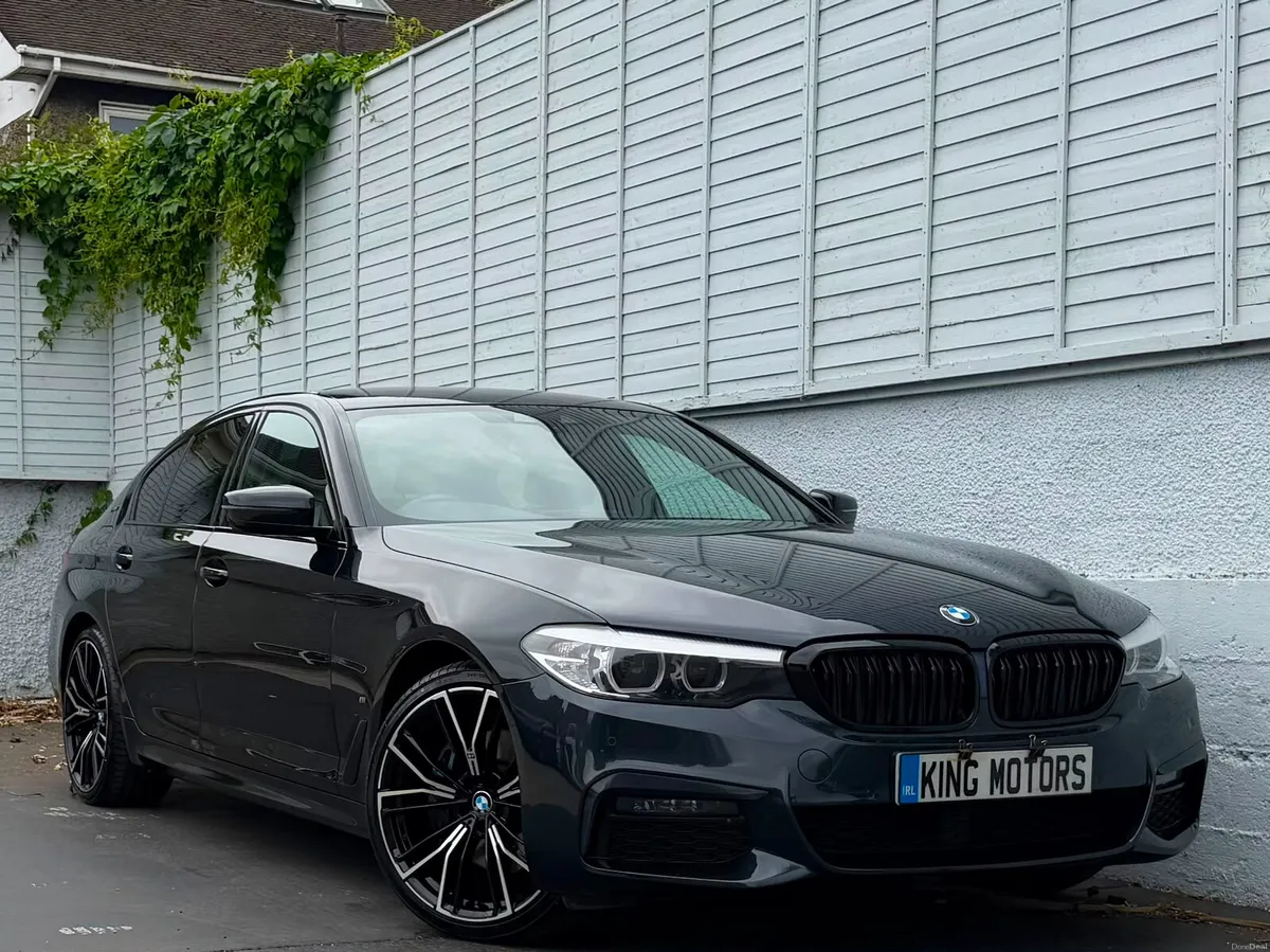 BMW 5-Series 2019 530E M SPORT / 20" ALLOYS - Image 1