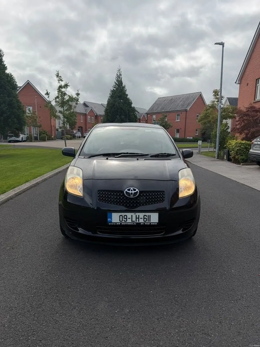 2009 Toyota Yaris - Image 2
