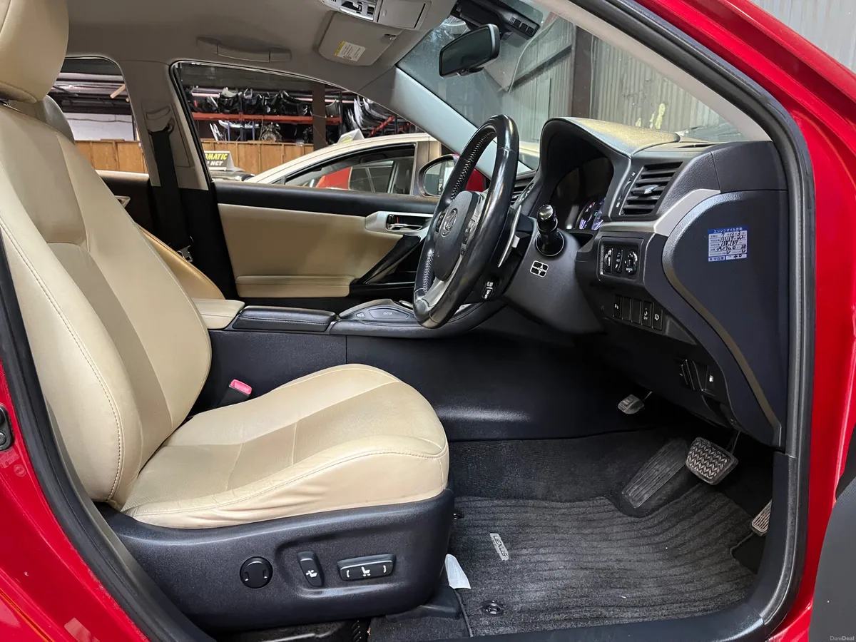 Lexus CT 2015 hybrid auto Leather - Image 6