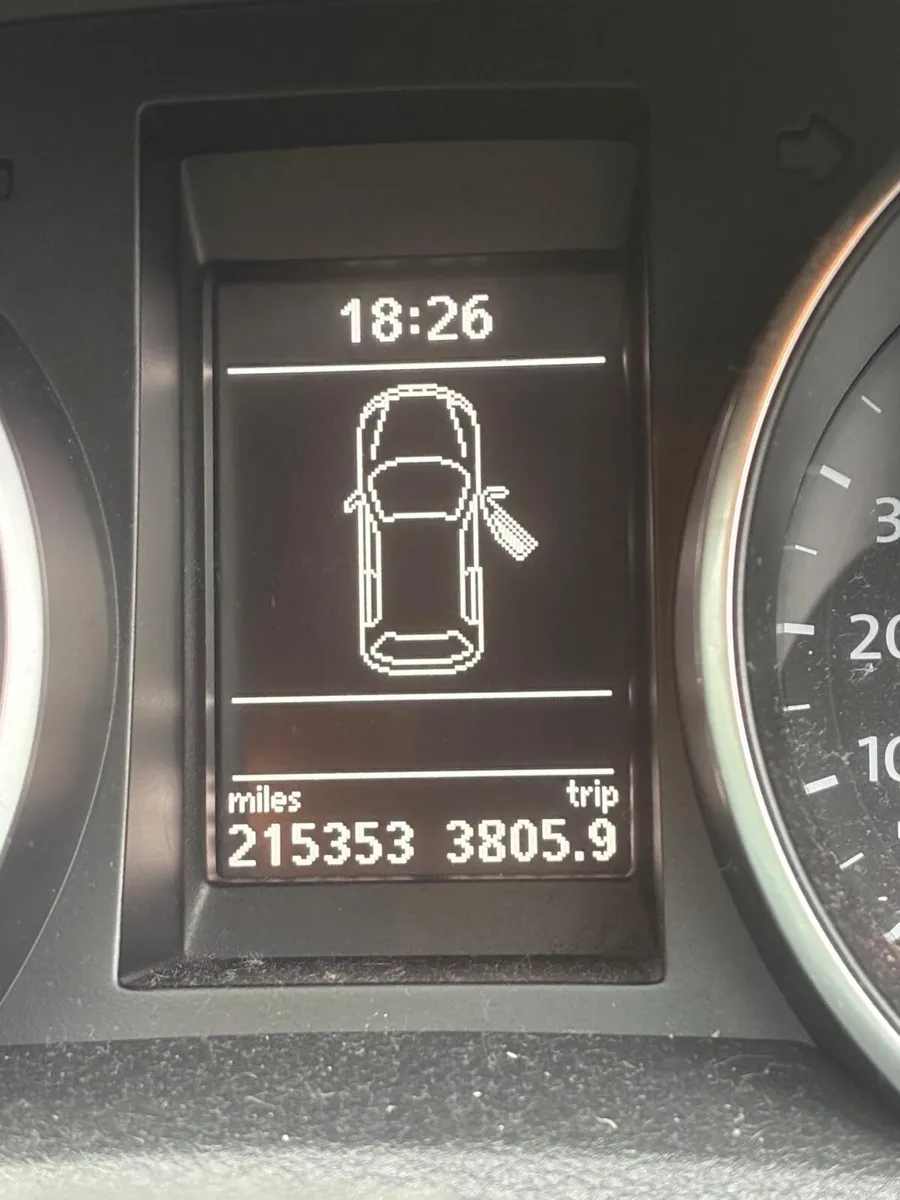 Volkswagen Golf - Image 4