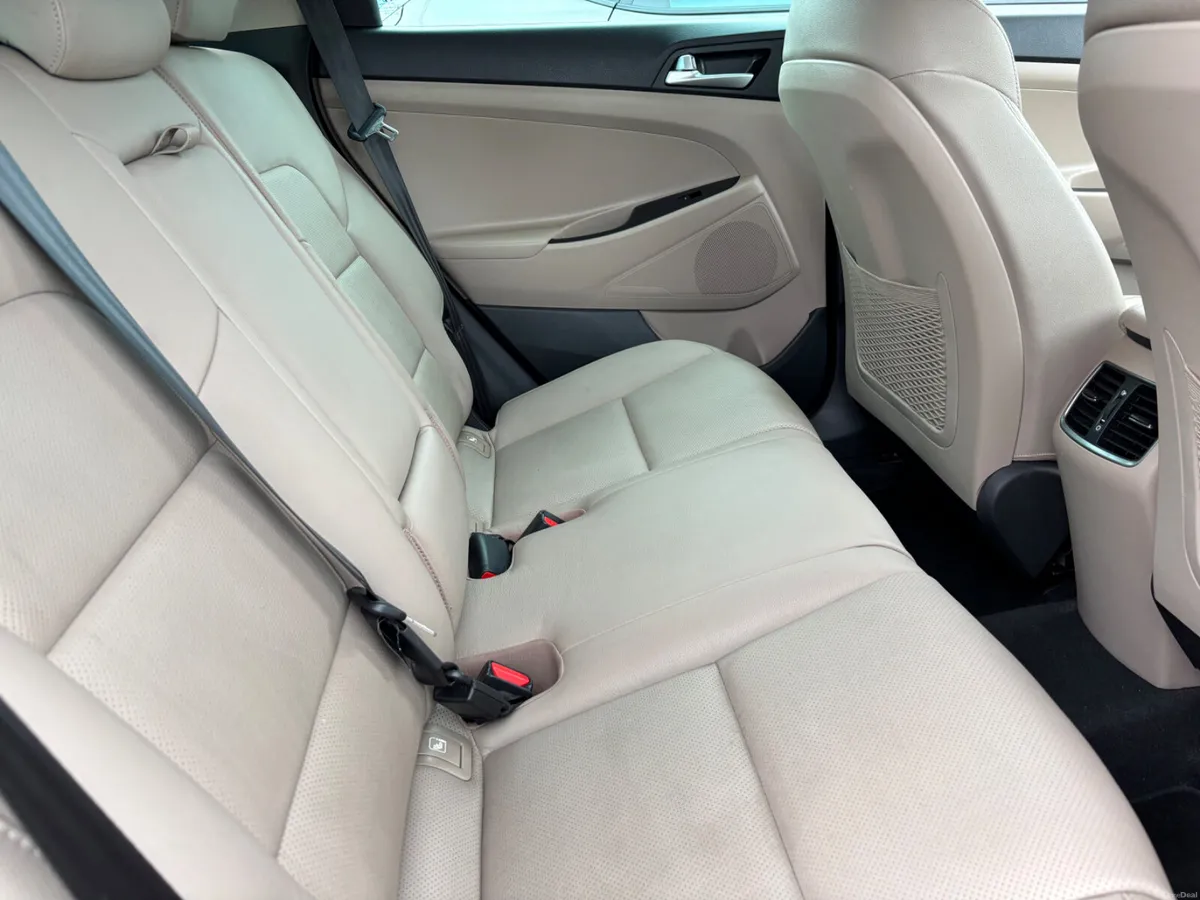 Hyundai Tucson EXE  4WD AUTOMATIC - Image 5