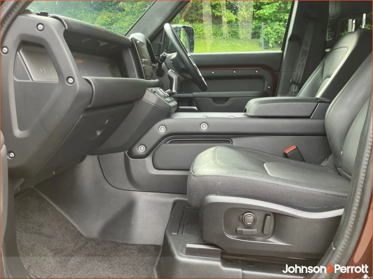 Land Rover Defender 110 2.0 Si4 PHEV 300 PS Sedona - Image 3