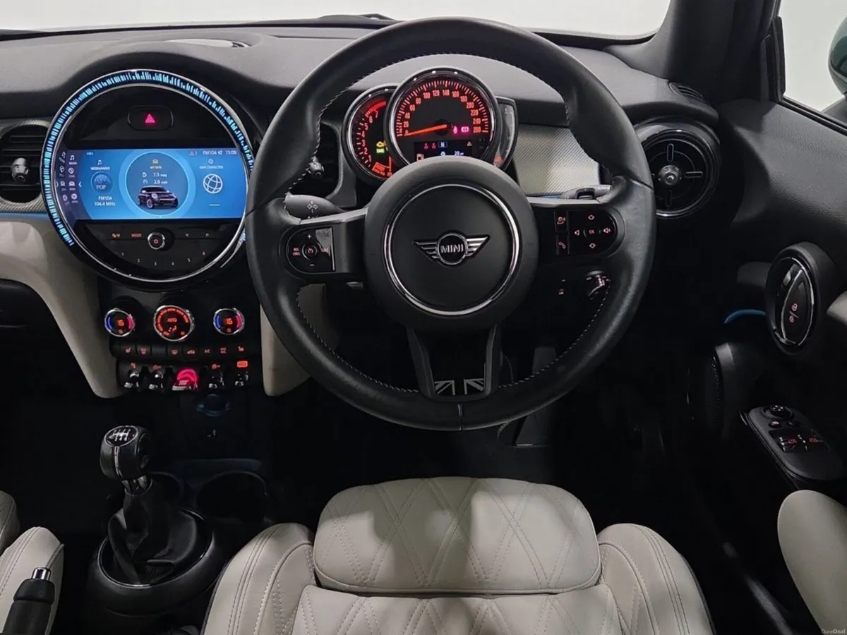 Mini Cooper 3-Door Cooper Exclusive - Image 5