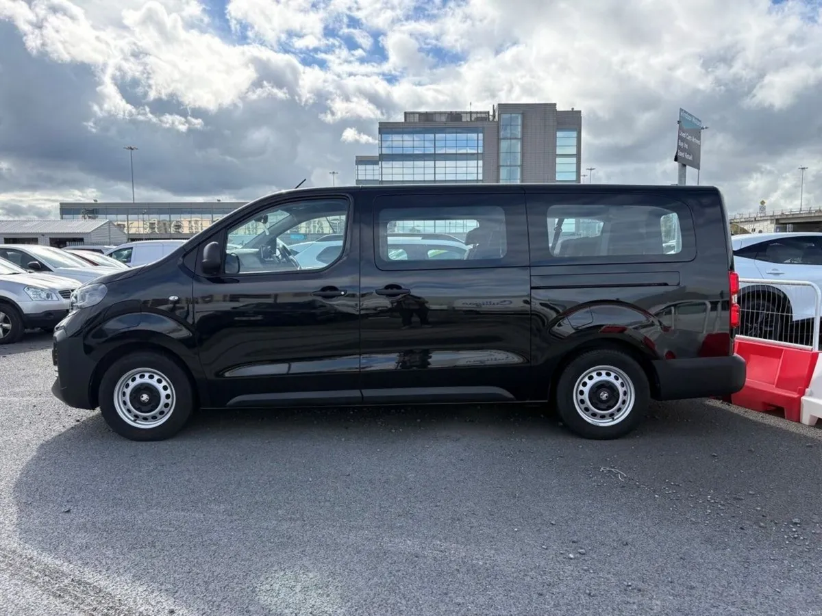 Vauxhall Vivaro  VIVARO LIFE COMBI EV 75KWH 9 SEAT - Image 4