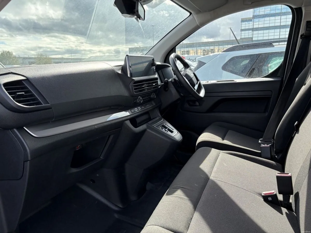 Vauxhall Vivaro  VIVARO LIFE COMBI EV 75KWH 9 SEAT - Image 5