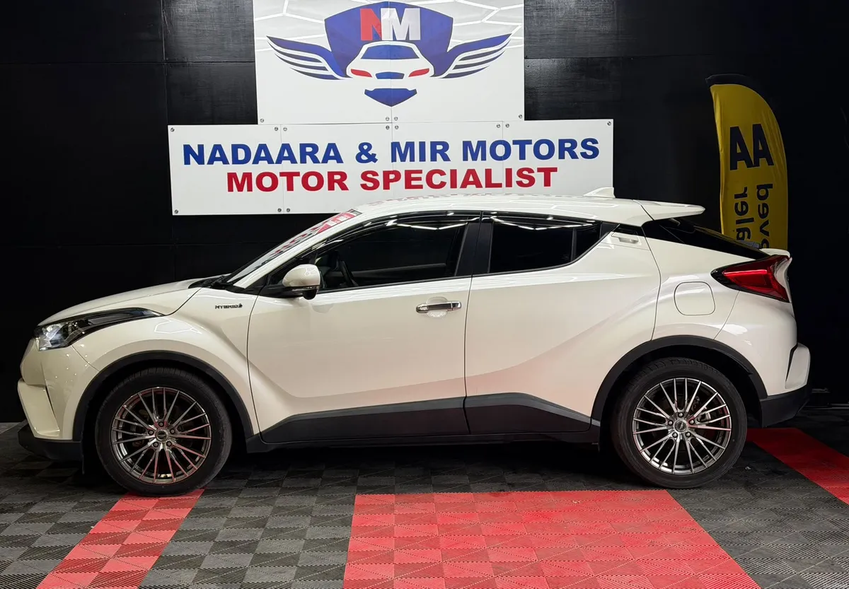 2017 Toyota C-HR Luna 2 YEARS NCT WARRANTY 3 KEYS - Image 5