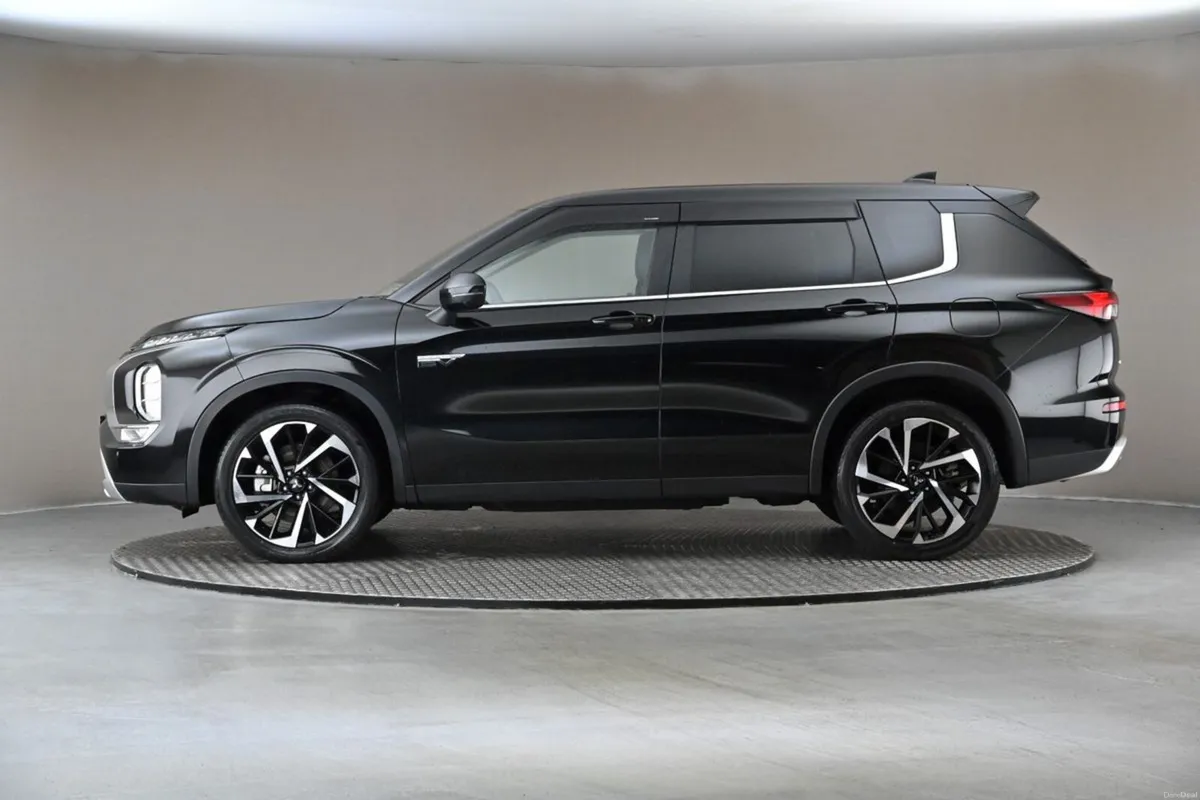 Mitsubishi Outlander 2.4 HYBRID AWC PHEV **LEATHER - Image 5