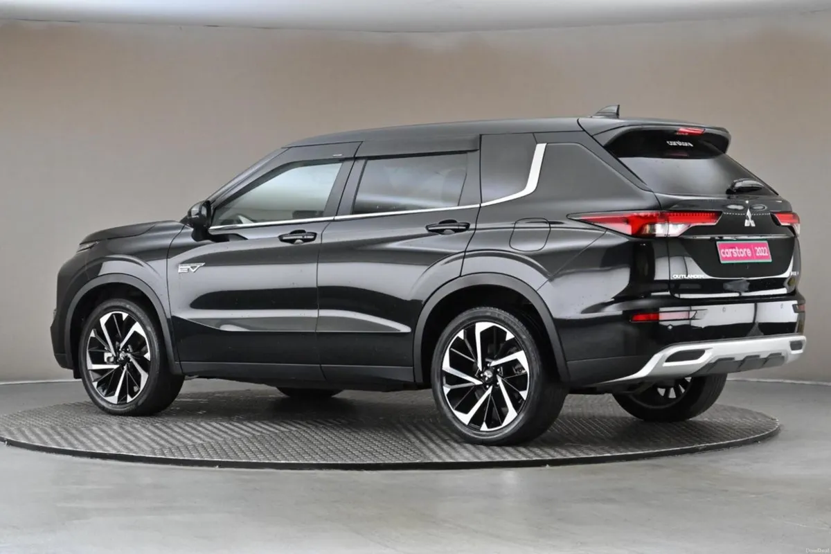 Mitsubishi Outlander 2.4 HYBRID AWC PHEV **LEATHER - Image 6