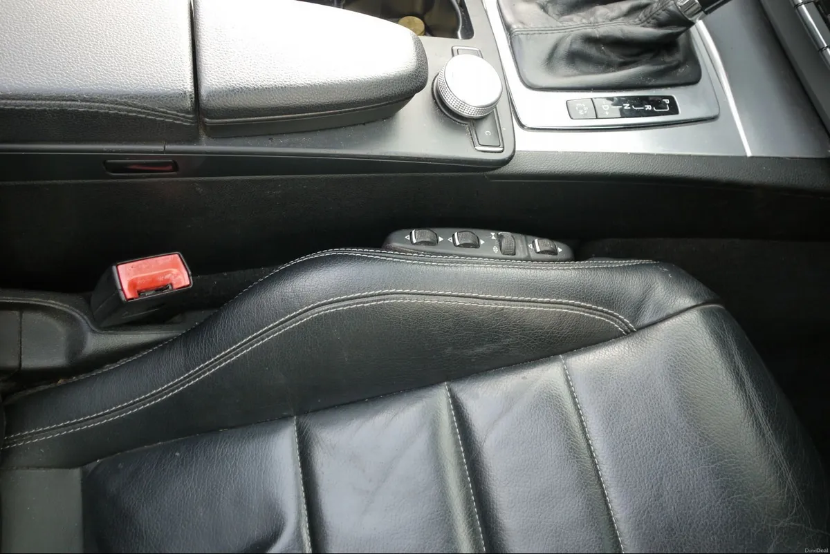 Mercedes-Benz E-Class 2011 - Image 2