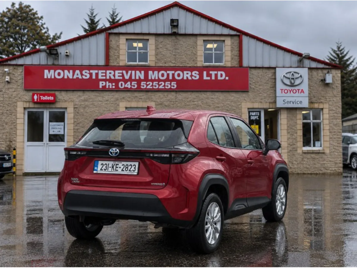 Toyota Yaris Cross CR LUNA 4DR AUTO - Image 2