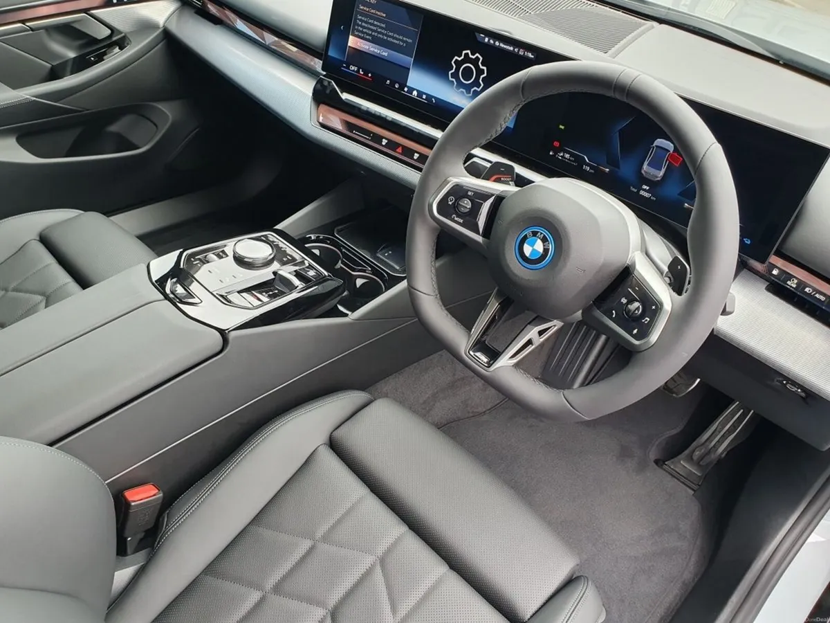 BMW 5-Series 530e M Sport Saloon - Image 6