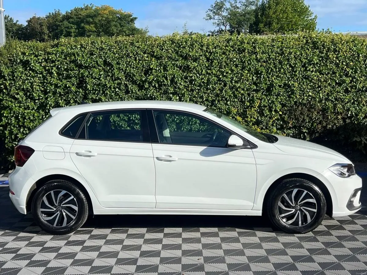 Volkswagen Polo LIFE 1.0 TSI AUTO // APPLE CARPLAY - Image 2