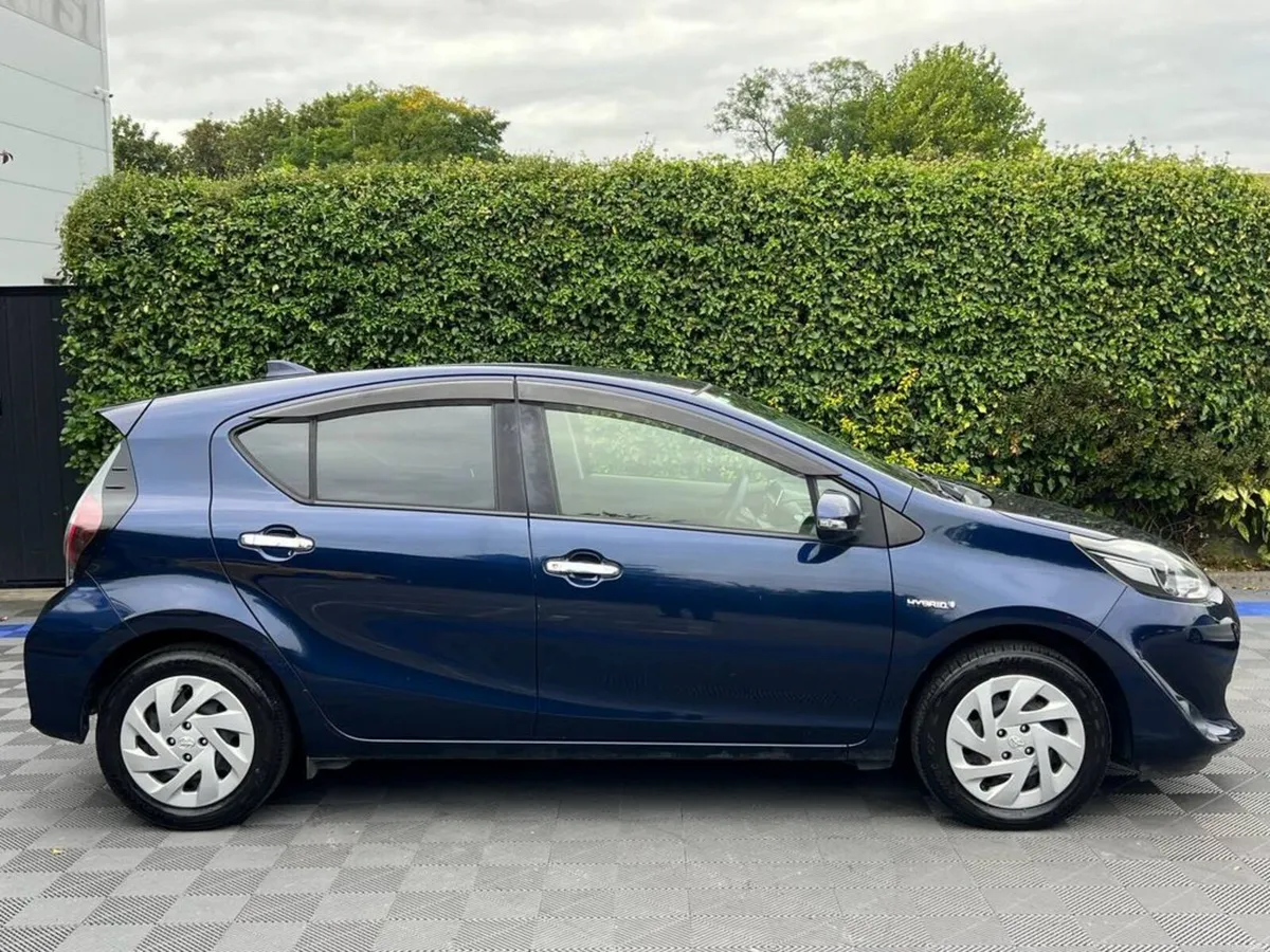 Toyota Aqua 1.5 HYBRID AUTO // FULL SERVICE HISTOR - Image 2