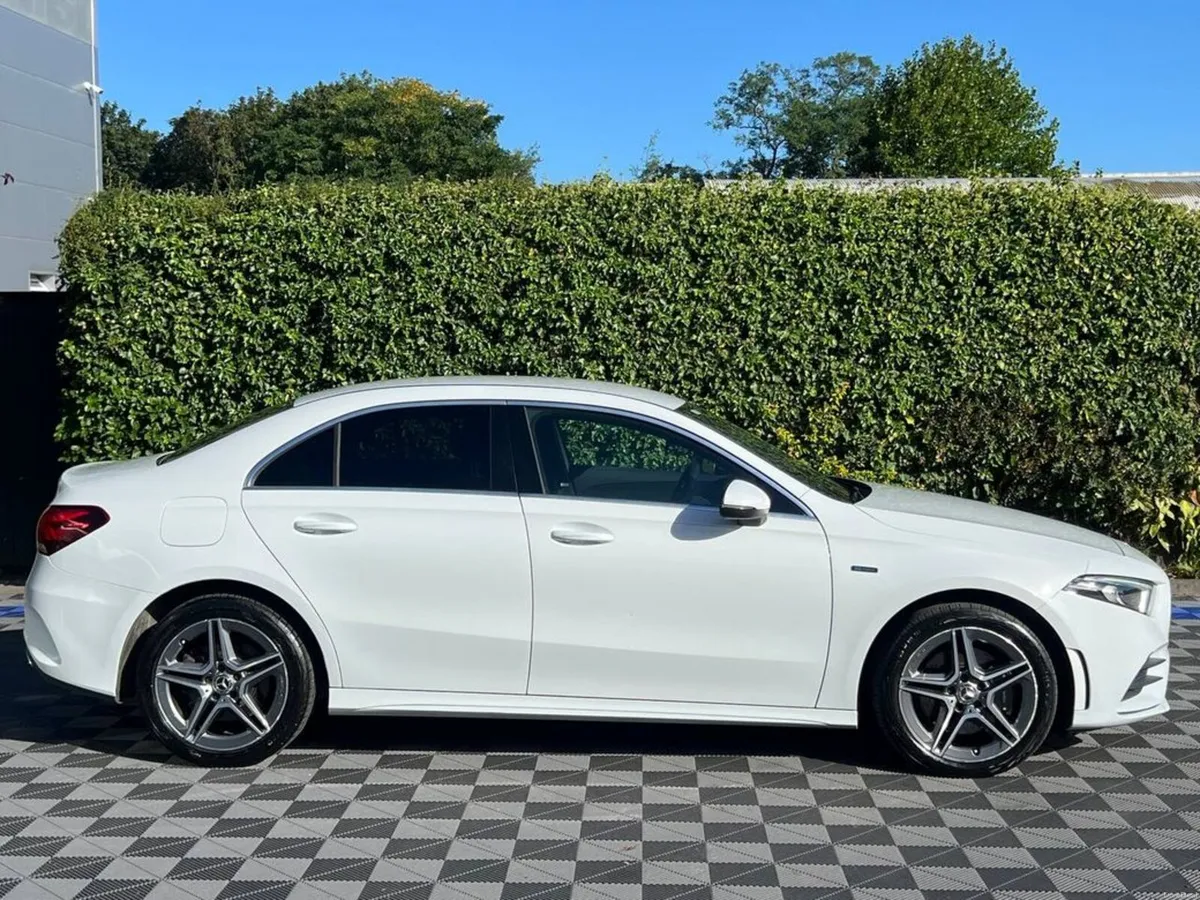 Mercedes-Benz A-Class A250e AMG-LINE 1.3 HYBRID // - Image 2
