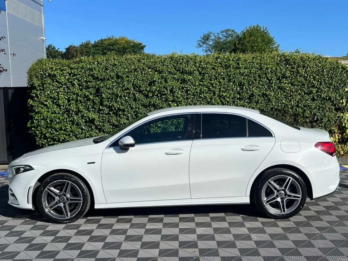 Mercedes-Benz A-Class A250e AMG-LINE 1.3 HYBRID // - Image 3