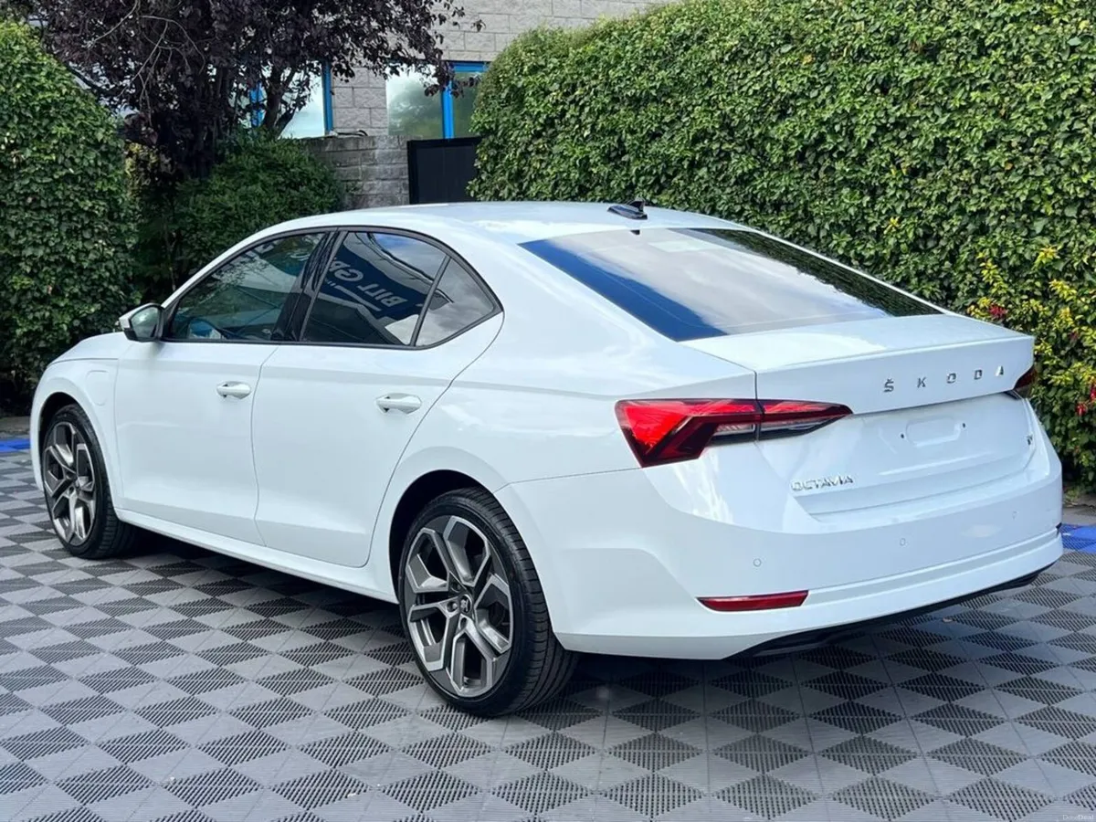 Skoda Octavia SE TECH 1.4 HYBRID // APPLE CARPLAY/ - Image 5