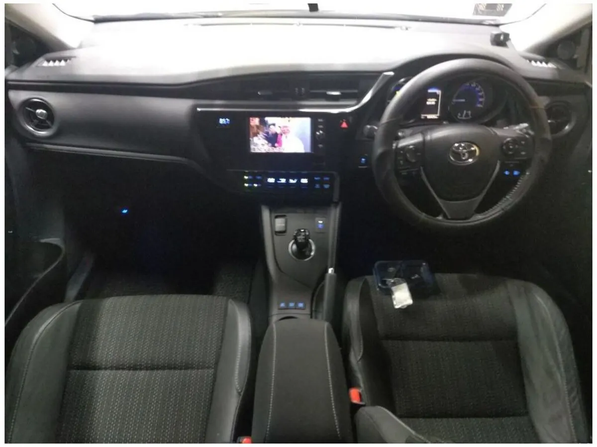 Toyota Auris 1.8 HYBRID AUTOMATIC - Image 6