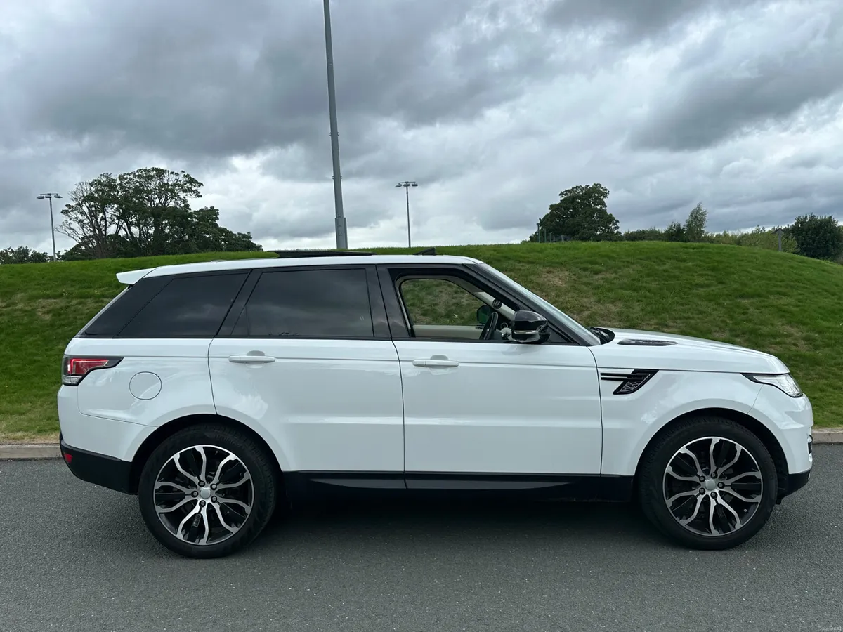Range Rover Sport Sunroof 7 Seats - Image 3