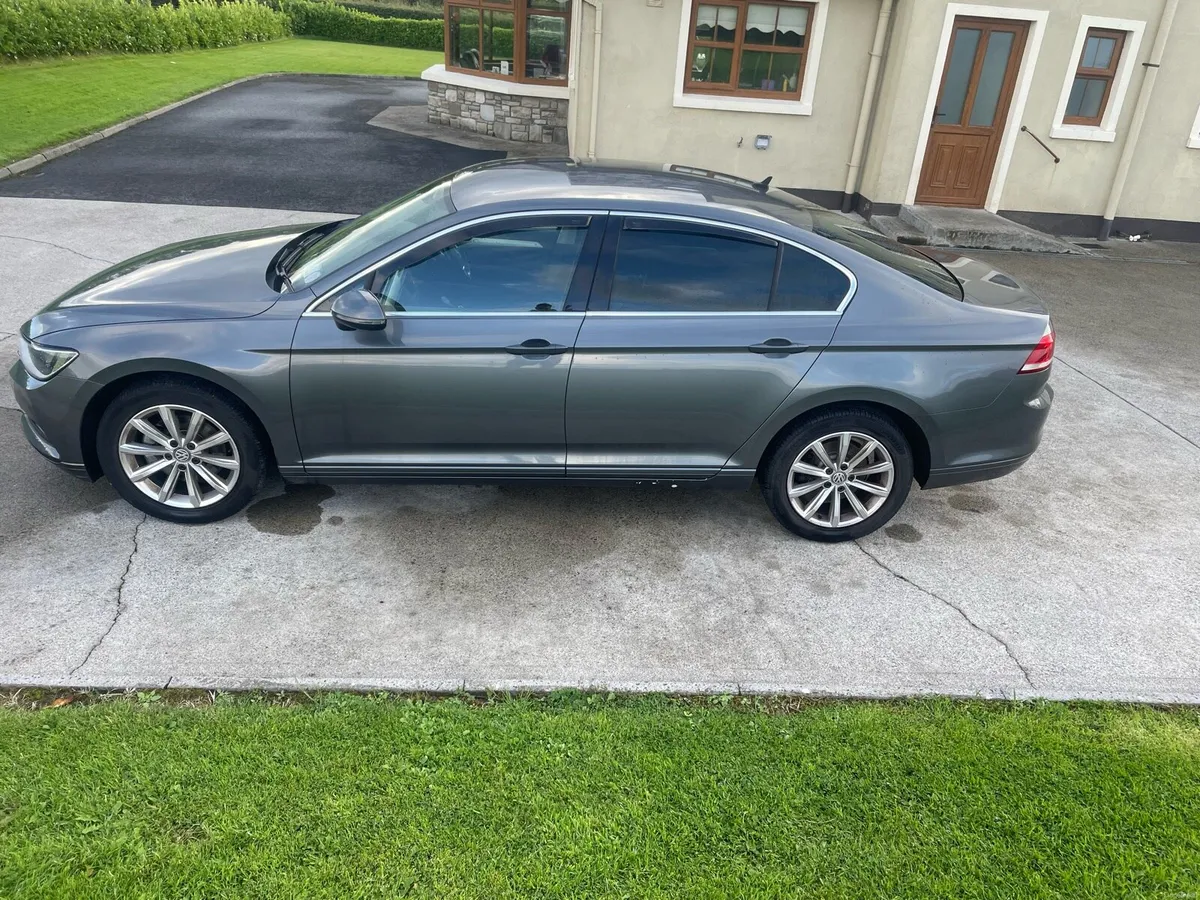 171 Volkswagen Passat 2.0L - Image 5