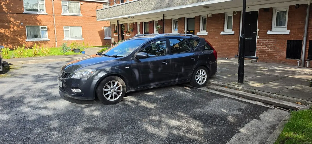 Kia Ceed 2010 - Image 1
