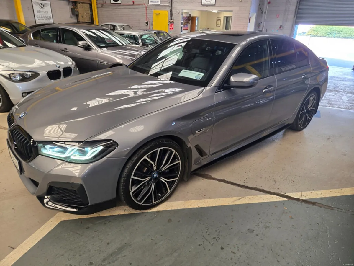 BMW 5-Series G30 E XDRIVE M SPORT 4DR// SERIOUS SP - Image 6