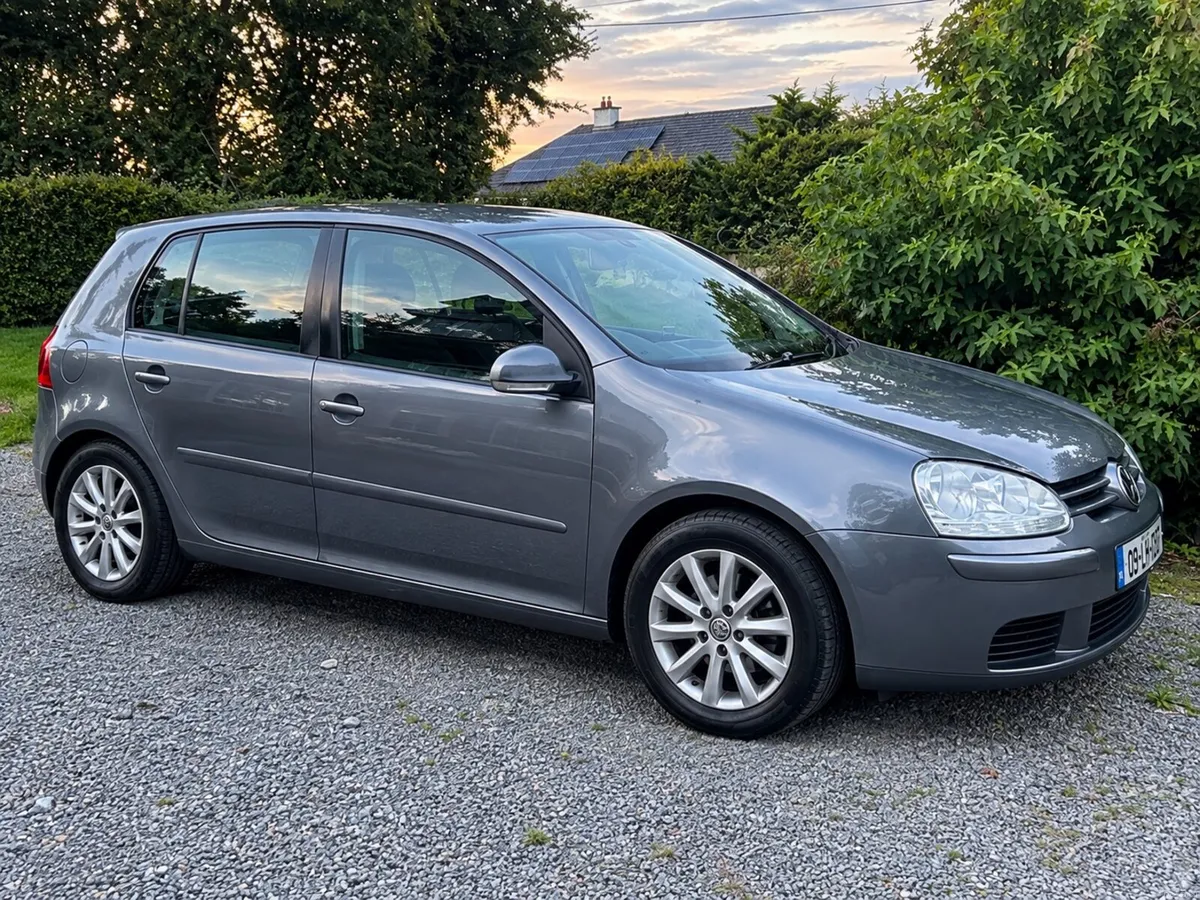 2009 Volkswagen Golf, Grey - Image 1