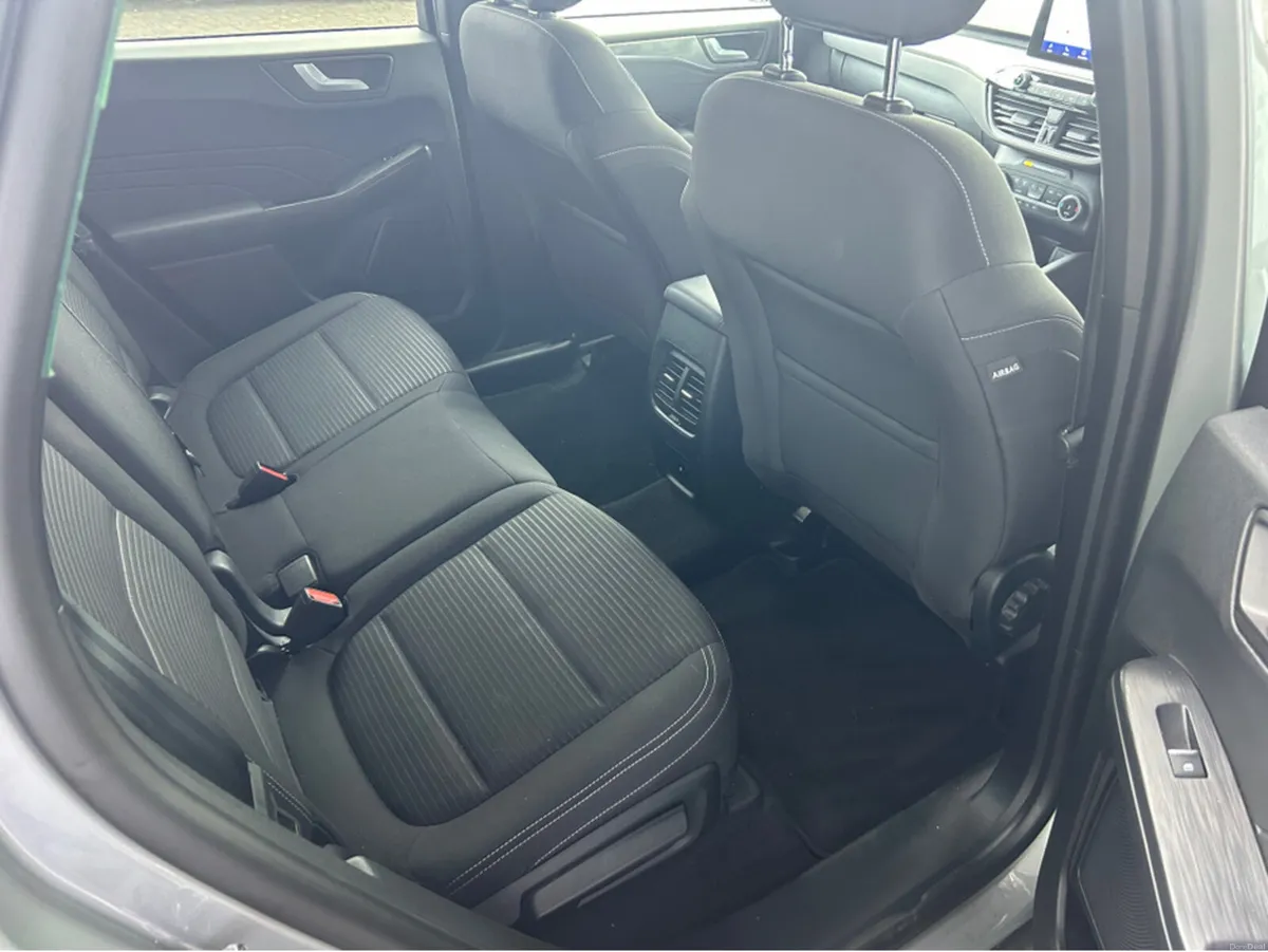 Ford Kuga TITANIUM 2.5FHEV190 S6.2 - Image 6