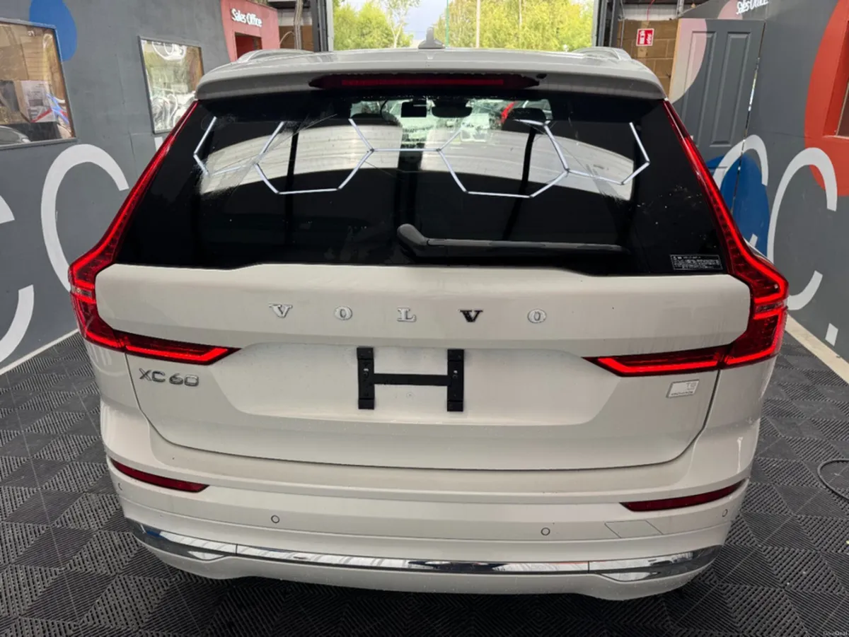Volvo XC60 2021 VOLVO Xc60 4wd RECHARGE PLUG-IN HY - Image 4