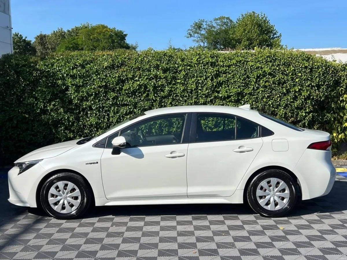 Toyota Corolla 1.8 HYBRID AUTO // APPLE CARPLAY/AN - Image 3