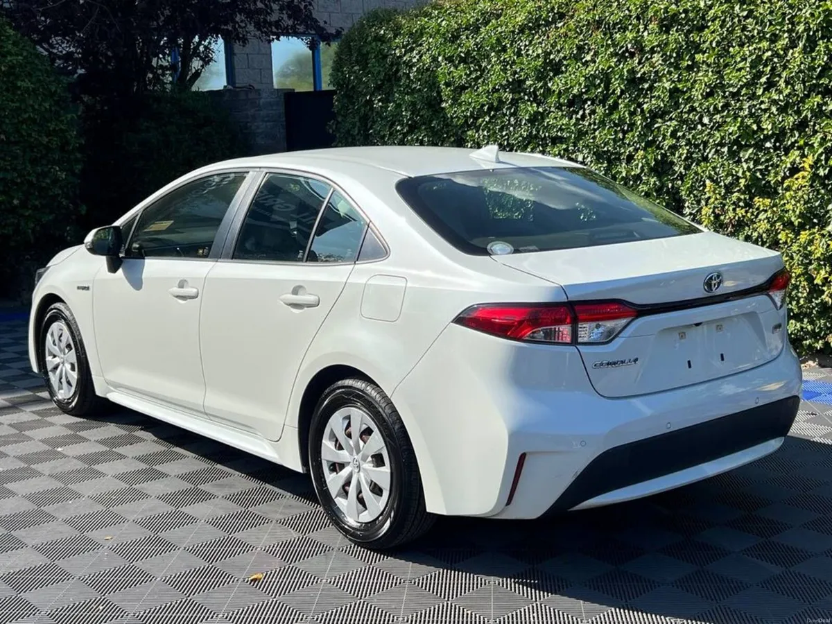 Toyota Corolla 1.8 HYBRID AUTO // APPLE CARPLAY/AN - Image 5