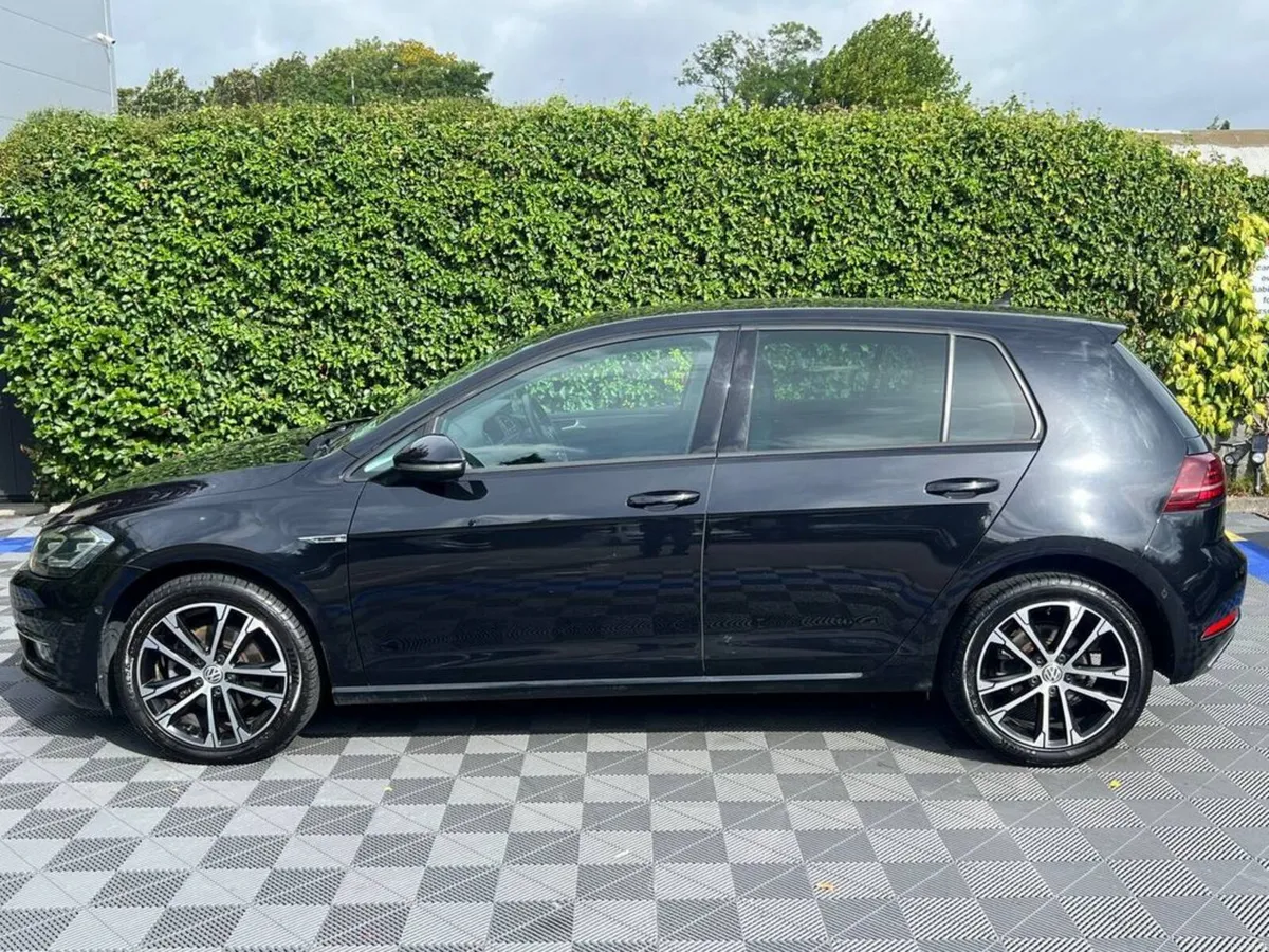 Volkswagen Golf 2.0 TDI AUTO // APPLE CARPLAY/ANDR - Image 3
