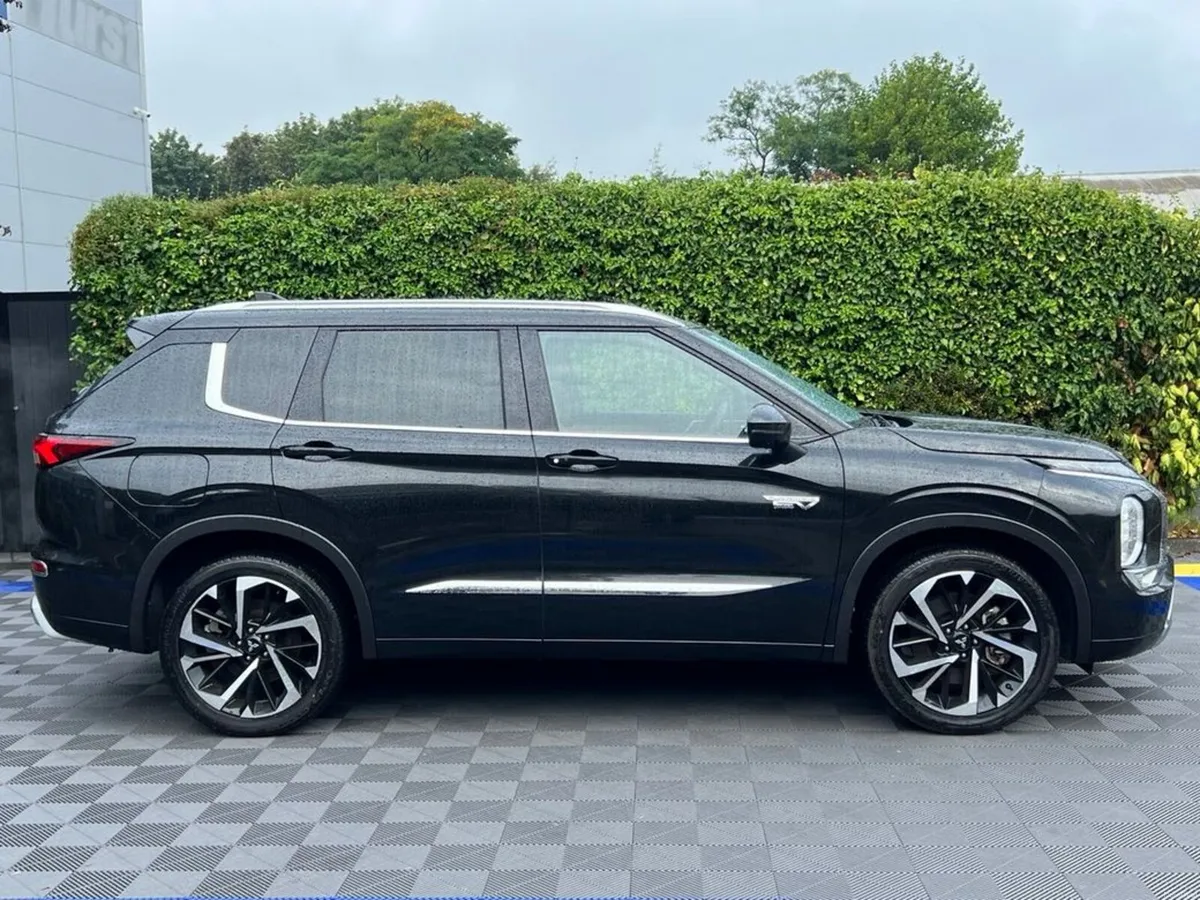 Mitsubishi Outlander 7-SEATER 2.4 HYBRID AUTO ** H - Image 2