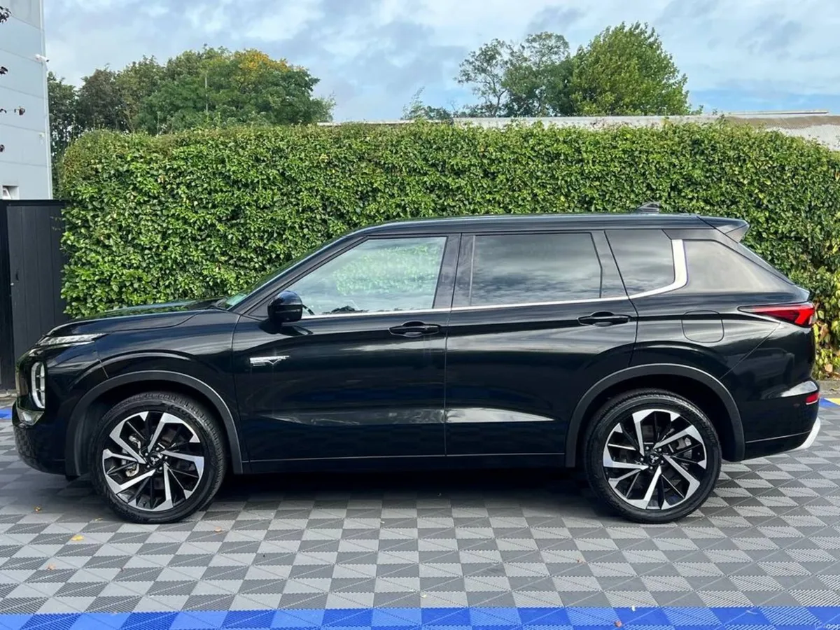 Mitsubishi Outlander 7-SEATER 2.4 HYBRID AUTO ** H - Image 3